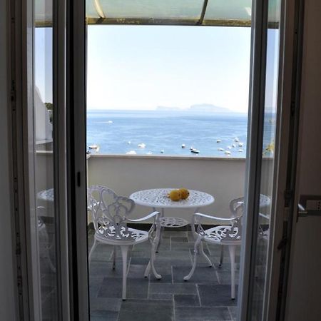 Calise Guest House Прочида Екстериор снимка