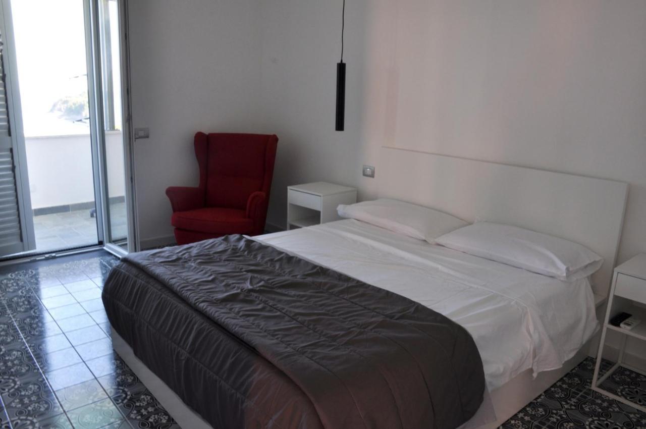 Calise Guest House Прочида Екстериор снимка
