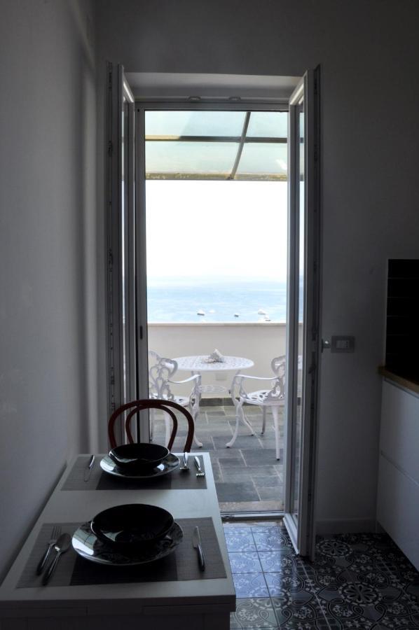 Calise Guest House Прочида Екстериор снимка