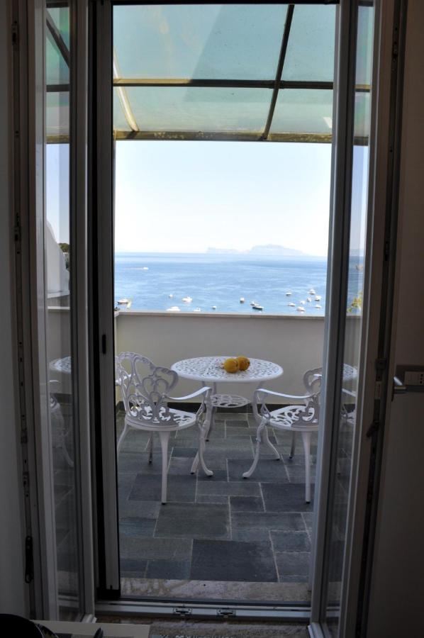 Calise Guest House Прочида Екстериор снимка