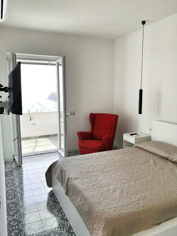 Calise Guest House Прочида Екстериор снимка